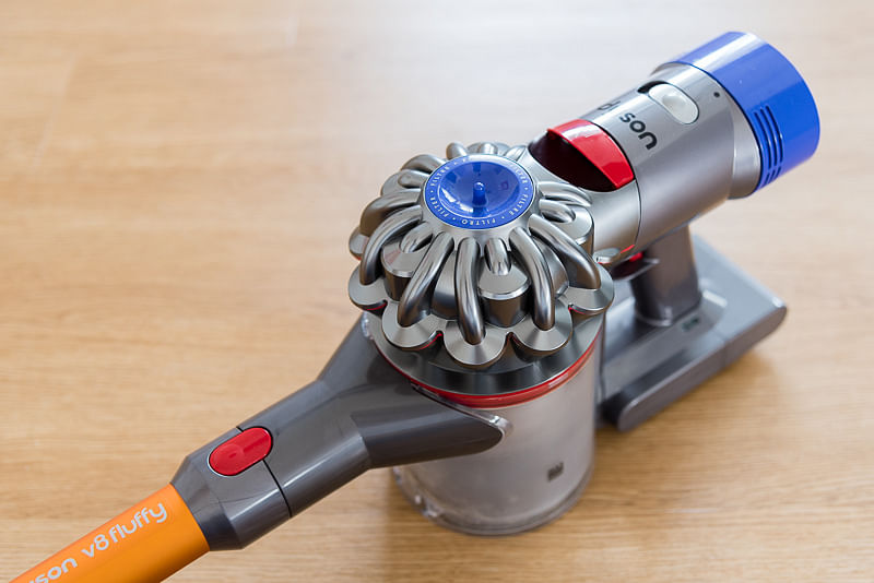 Review: Dyson V8 — an expensive vacuum cleaner, but one