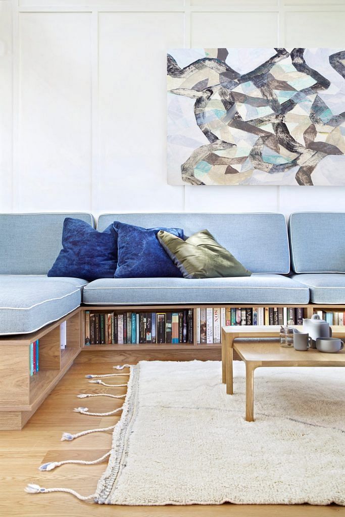 Bookshelves as part of the sofa -- a brilliant, space-saving idea! Design: Wrightson Stewart