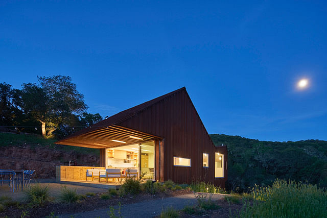 A chef's minimalist, barn style rural home for healthy cooking