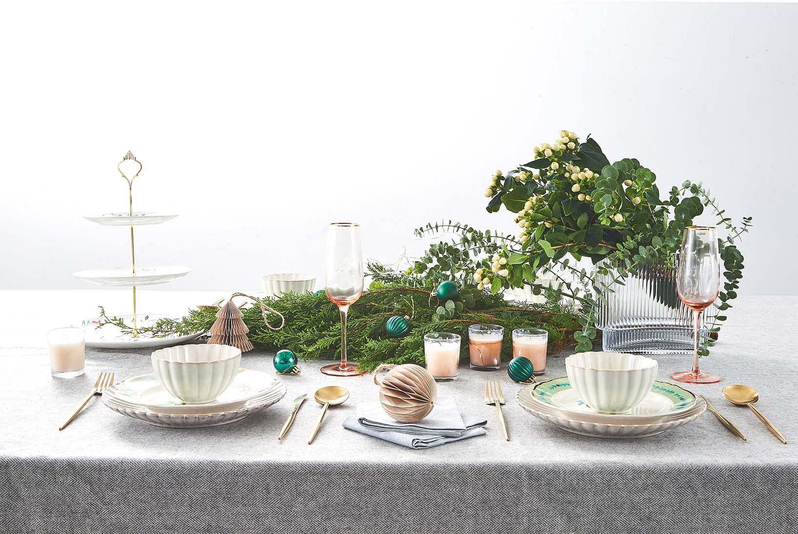 3 Christmas Dining Table Decor Ideas With Floral Arrangements