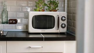 10 Best Microwave Oven Singapore: With Grill, For Baking, Convection (2023) (Image Pexels Cottonbro Studio)
