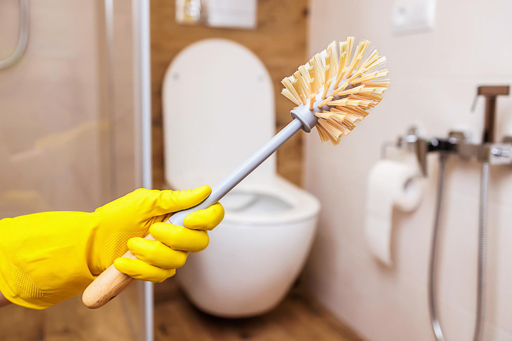 How to Clean a Bathroom: 10 Time-Saving Tricks